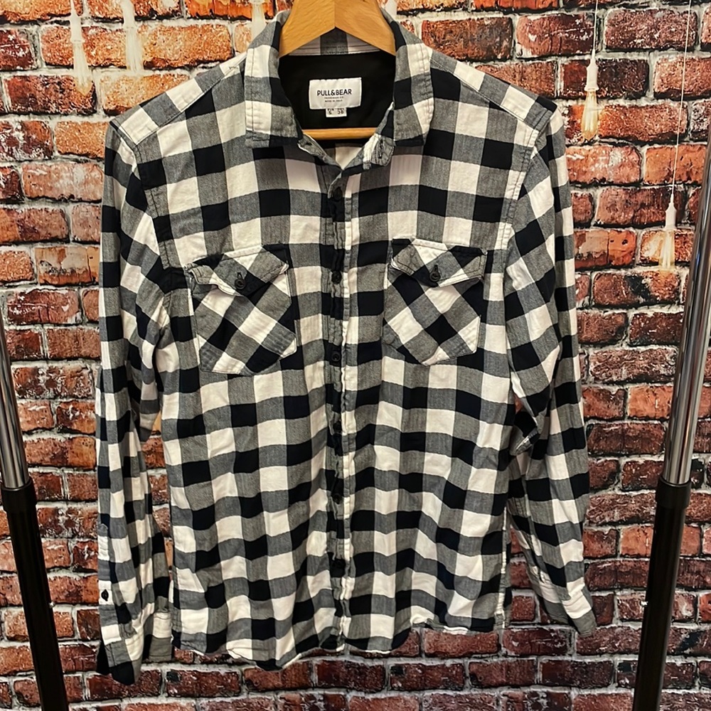 Pull & Bear black and white flannel checkered shirt men’s small plaid button